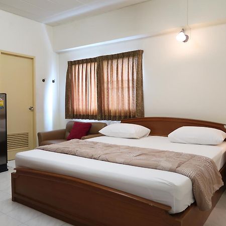 Phawana Sweet Hotel Bangkok Exterior photo