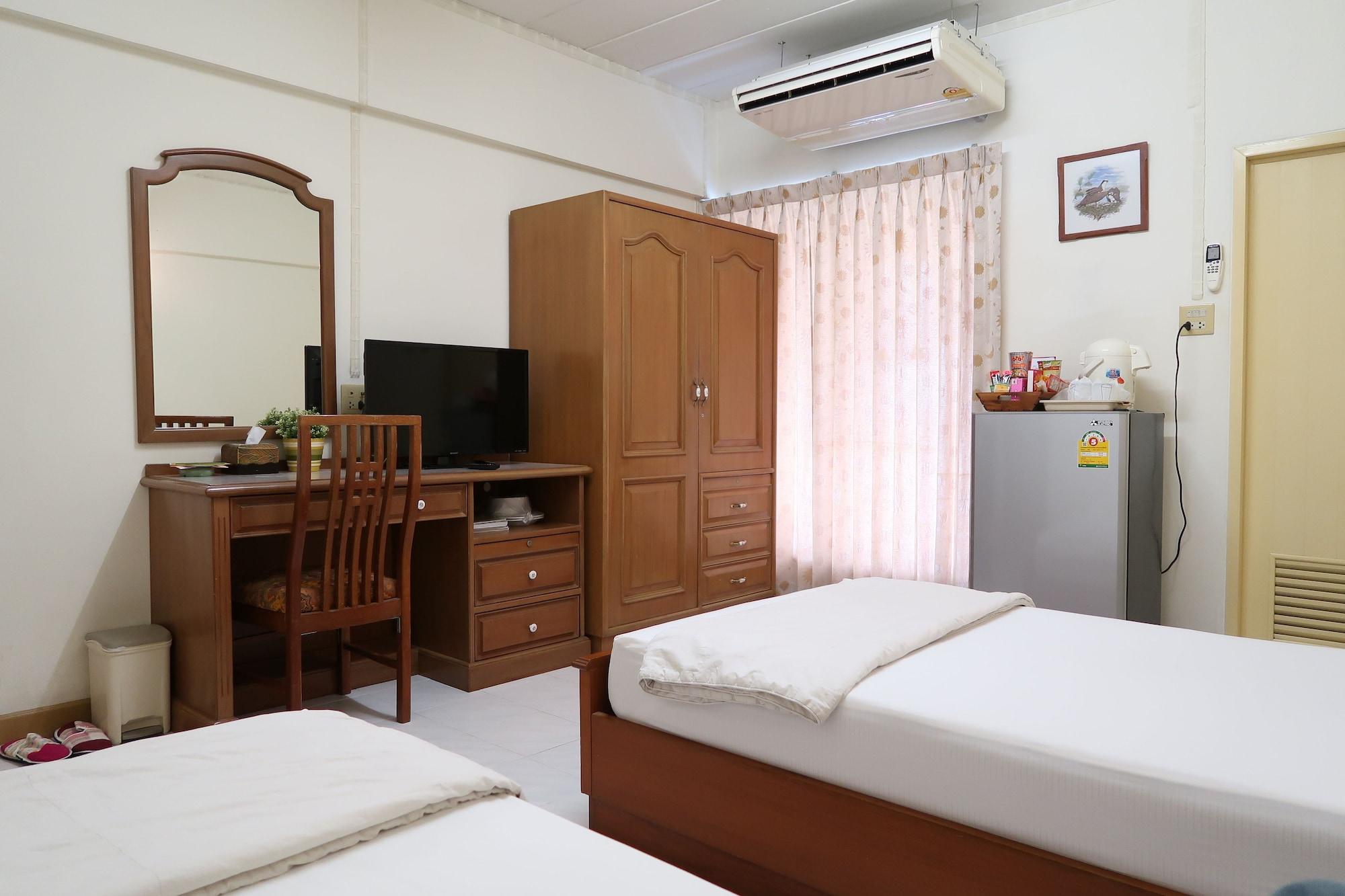 Phawana Sweet Hotel Bangkok Exterior photo