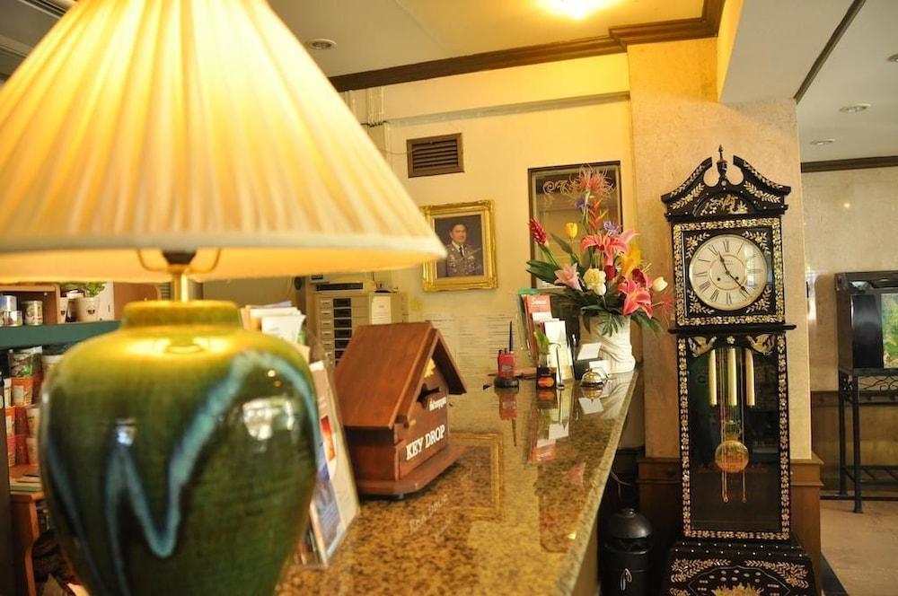 Phawana Sweet Hotel Bangkok Exterior photo