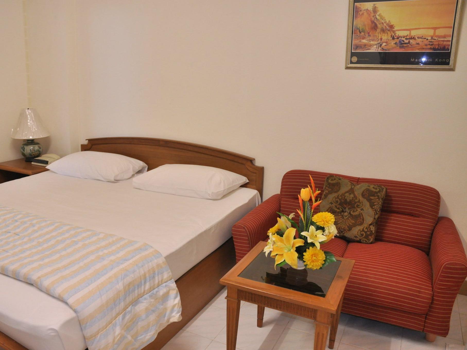 Phawana Sweet Hotel Bangkok Exterior photo