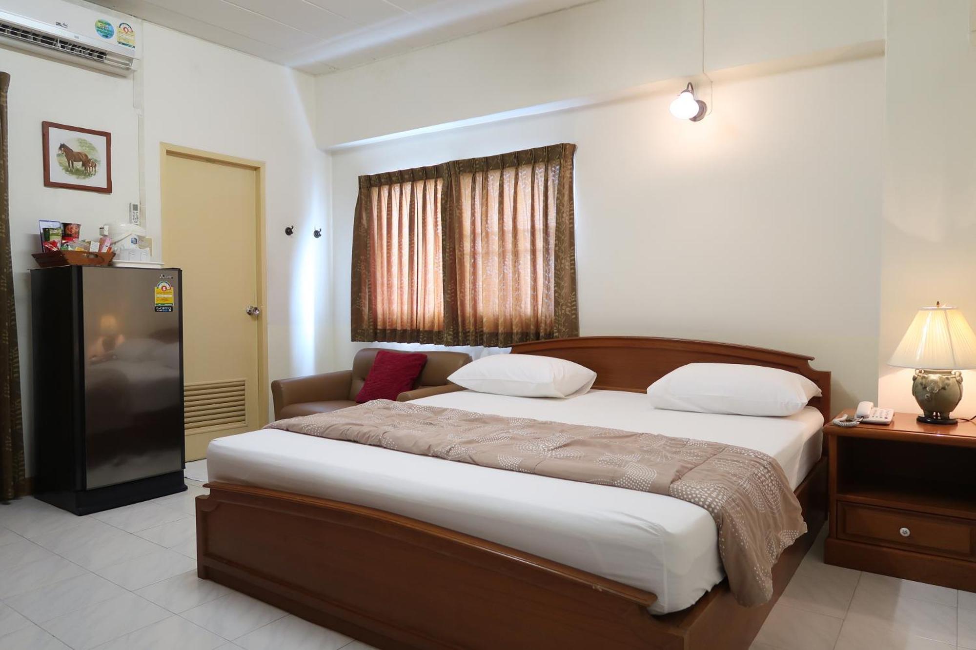 Phawana Sweet Hotel Bangkok Exterior photo